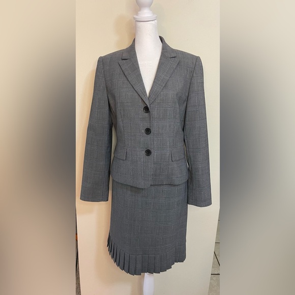 Tahari ASL Women’s 2 Pieces Suit Skirt/ Blazer Wool Blend Gray Plaid Size 6P - Picture 5 of 17